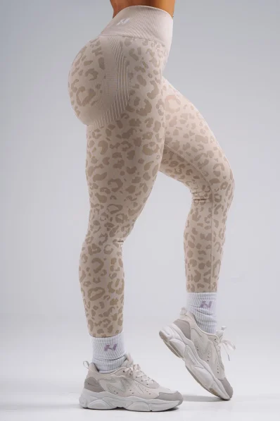 NEBBIA Kompresné push-up legíny s leopardím vzorom PRIMAL krémové 2