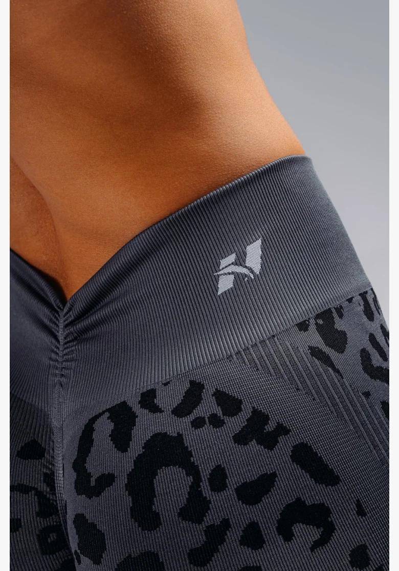 NEBBIA Kompresné push-up šortky s leopardím vzorom PRIMAL čierne