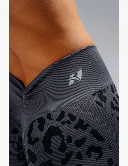 NEBBIA Kompresné push-up šortky s leopardím vzorom PRIMAL čierne