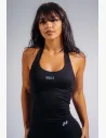 Halter top PRIMAL s vstavanou podprsenkou ponúkne podporu, tvarovanie a trendy strih na tréning aj voľný čas.