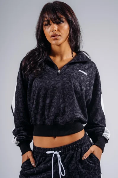 NEBBIA Polovičný zips mikina s leopardím vzorom PRIMAL čierna