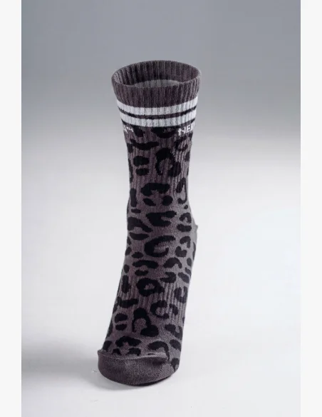 NEBBIA Crew ponožky s leopardím vzorom PRIMAL čierne