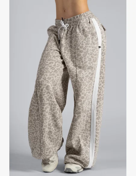 NEBBIA Baggy tepláky s leopardím vzorom PRIMAL krémové
