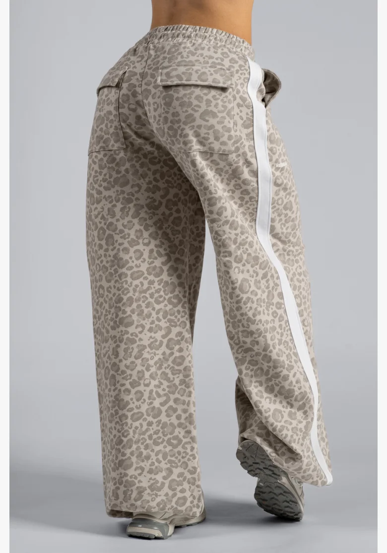 NEBBIA Baggy tepláky s leopardím vzorom PRIMAL krémové