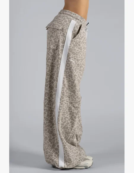 NEBBIA Baggy tepláky s leopardím vzorom PRIMAL krémové