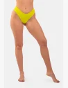 Klasické brazilské bikini si ťa okamžite získajú, vďaka originálnemu tvaru nohavičiek do „V“ efektu, tento tvar ti opticky predĺži nohy a zúži pás.