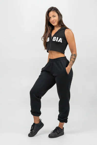 NEBBIA • Crop mikina bez rukávov MUSCLE MOMMY čierna • Nebshop.sk
