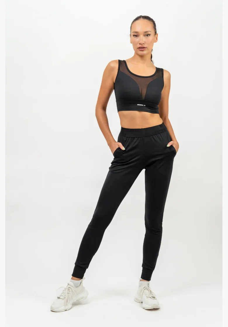 NEBBIA Slim fit legíny s vreckami GYM SPIRIT čierna