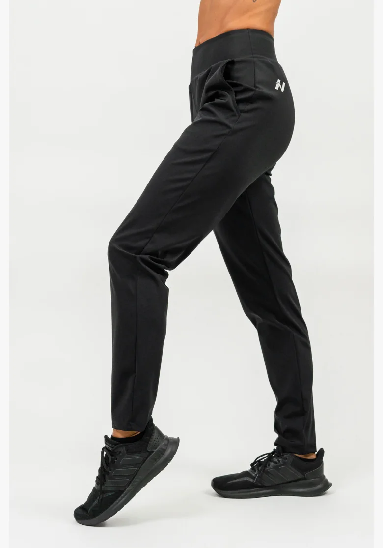 NEBBIA Slim fit legíny s vreckami SLEEK čierna