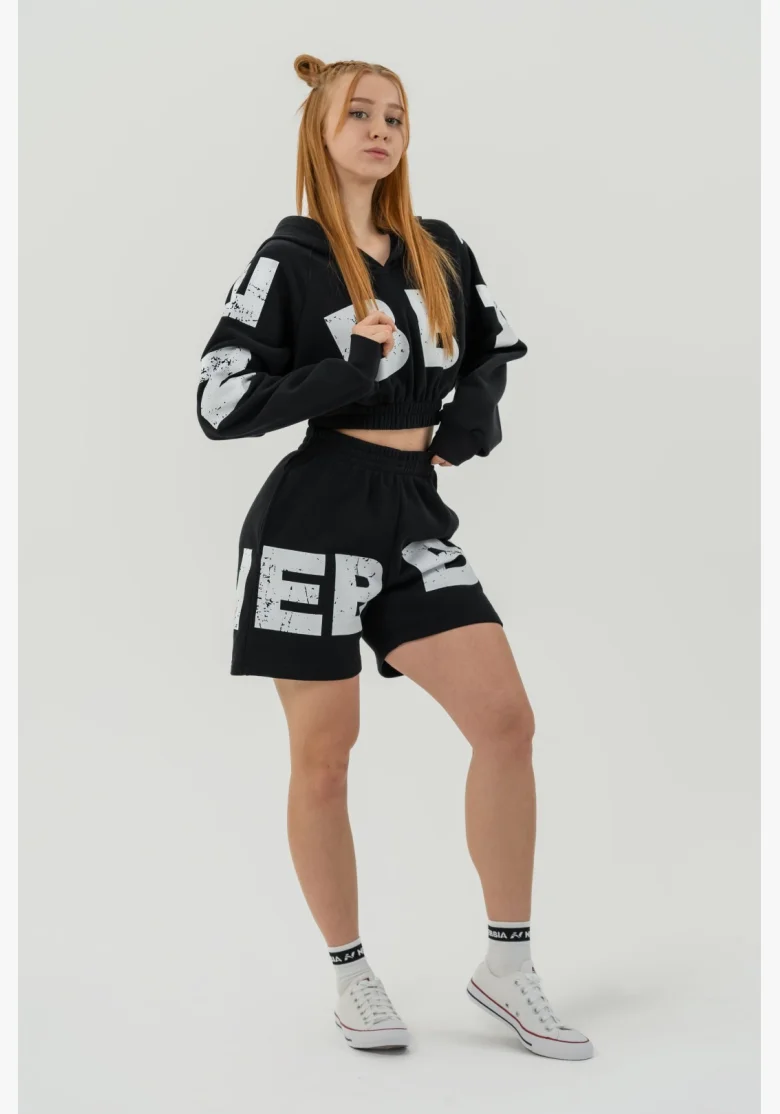NEBBIA Crop top mikina MUSCLE MOMMY čierna