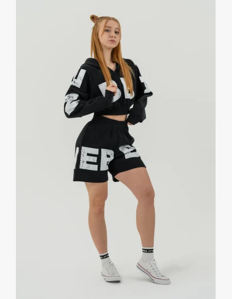 NEBBIA Crop top mikina MUSCLE MOMMY čierna
