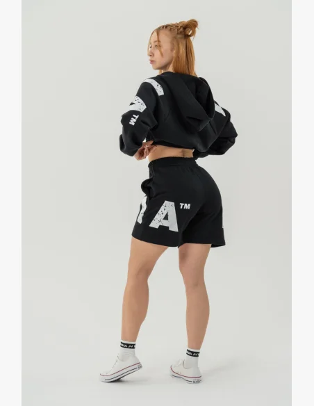 NEBBIA Crop top mikina MUSCLE MOMMY čierna