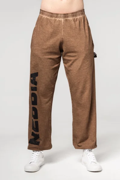 NEBBIA • NEBBIA Washed-off voľné baggy tepláky s vreckami GYM BRO hnedé • Nebshop.sk