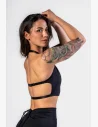 Crop top, ktorý spája čistý strih s výrazným štýlom.