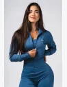 Dámsky tracktop v slim strihu s otvormi na palce pre pohodlný a štýlový tréning.
