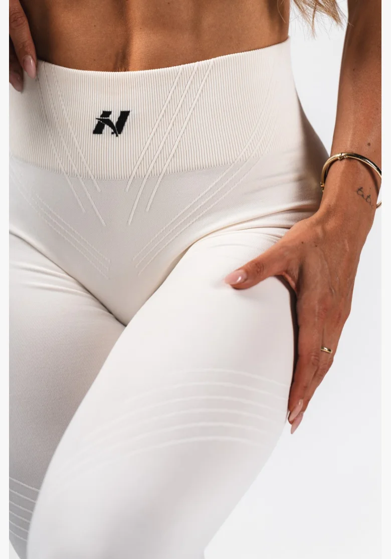 NEBBIA Tvarujúce bezšvové maximum push-up legíny FLOW SEAMLESS krémové