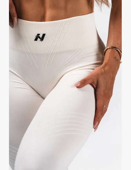 NEBBIA Tvarujúce bezšvové maximum push-up legíny FLOW SEAMLESS krémové