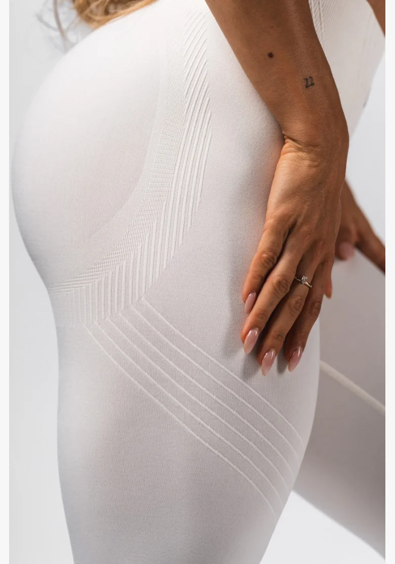 NEBBIA Tvarujúce bezšvové maximum push-up legíny FLOW SEAMLESS krémové