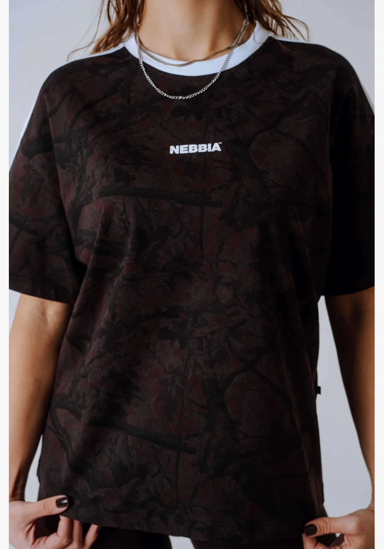 NEBBIA Relaxed fit tričko POWER camo hnedé
