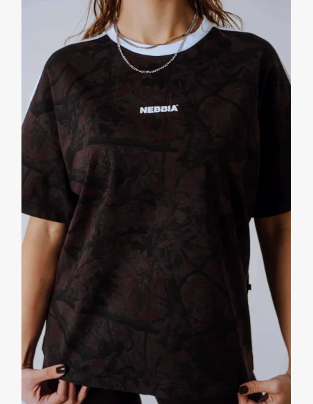 NEBBIA Relaxed fit tričko POWER camo hnedé