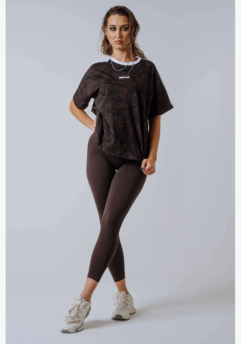 NEBBIA Relaxed fit tričko POWER camo hnedé