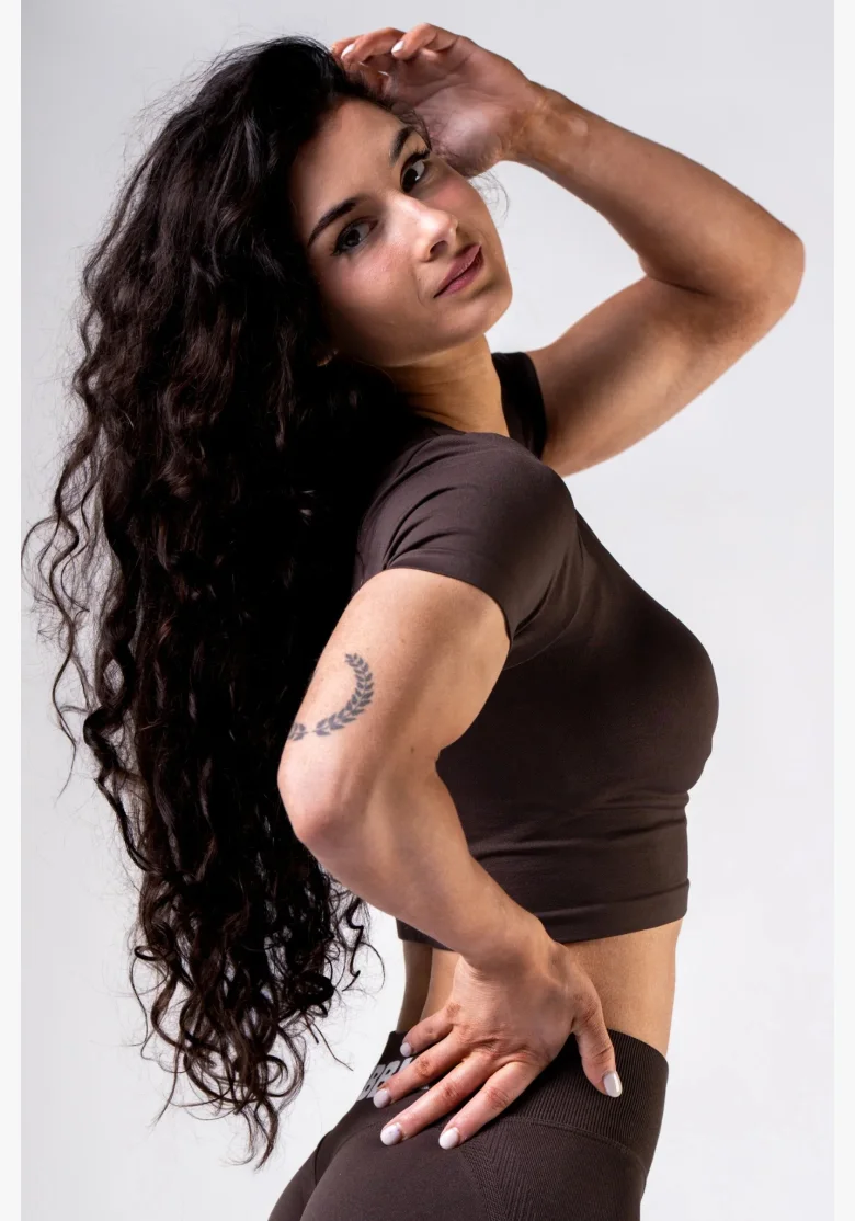 NEBBIA Seamless crop top s krátkymi rukávmi POWER hnedý