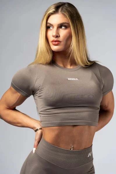 NEBBIA Seamless crop top s krátkym rukávom POWER béžový