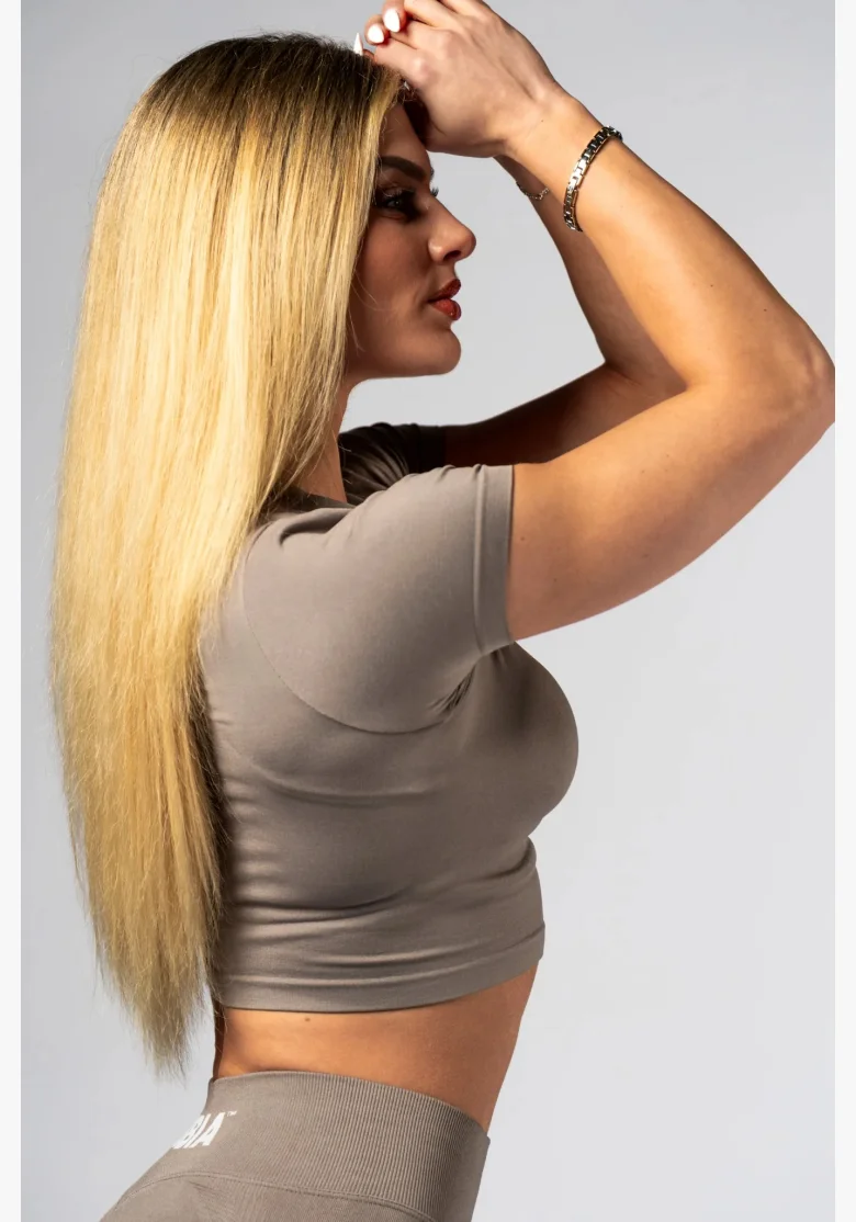 NEBBIA Seamless crop top s krátkym rukávom POWER béžový