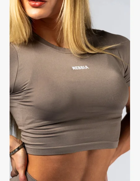 NEBBIA Seamless crop top s krátkym rukávom POWER béžový