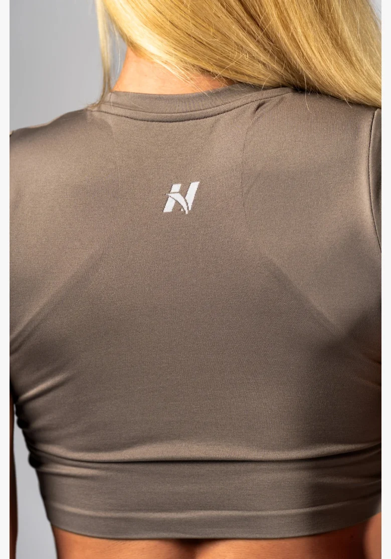NEBBIA Seamless crop top s krátkym rukávom POWER béžový