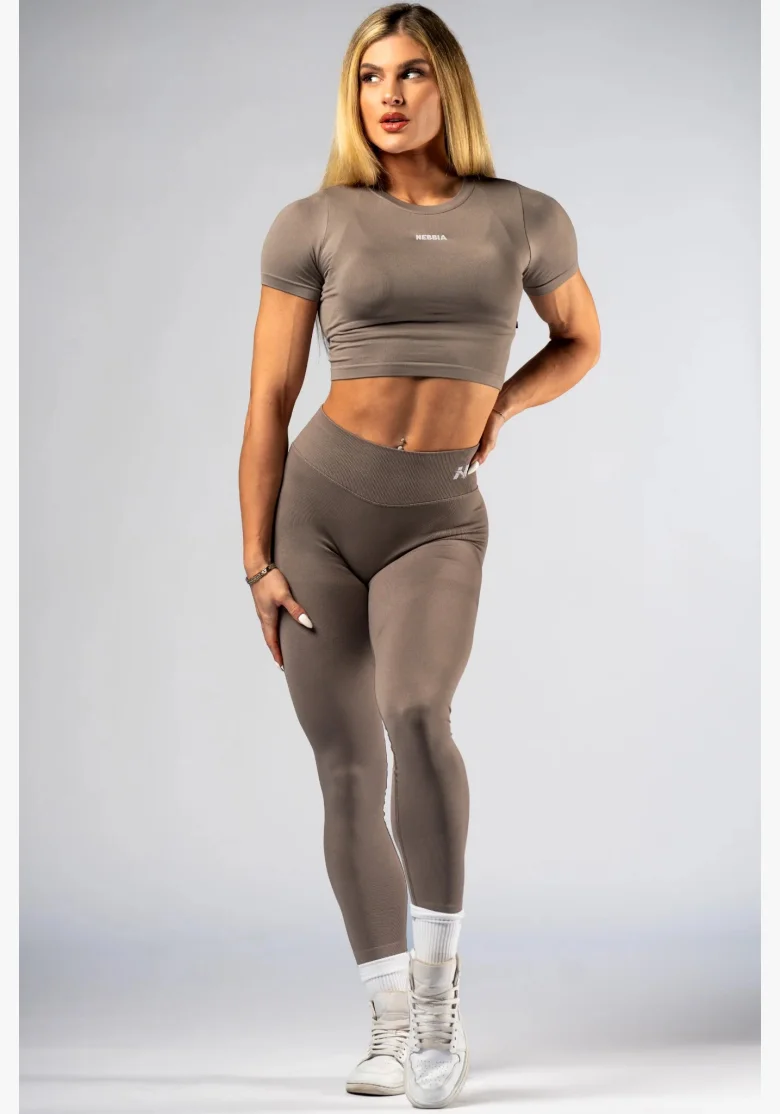 NEBBIA Seamless crop top s krátkym rukávom POWER béžový