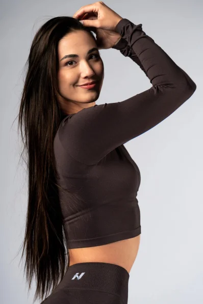 NEBBIA Seamless crop top s dlhým rukávom POWER hnedé 2